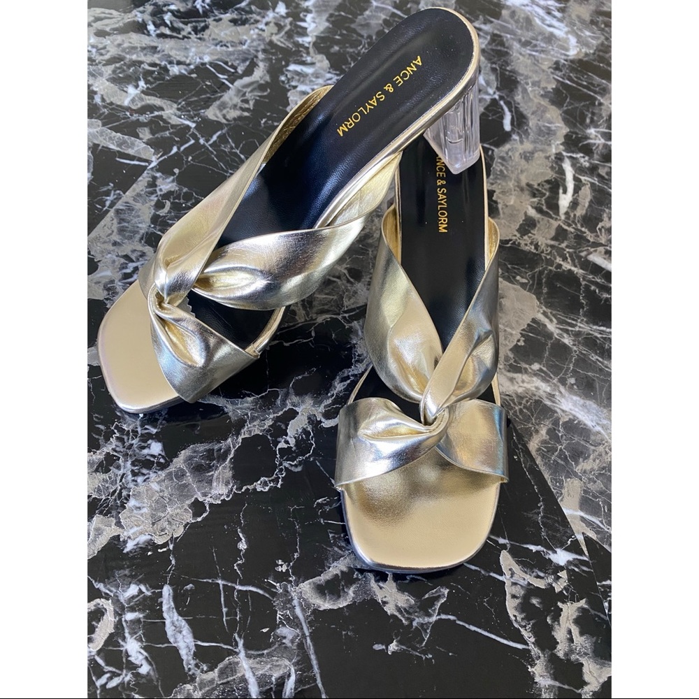 ⚜️Gold twisted square toe heels ⚜️